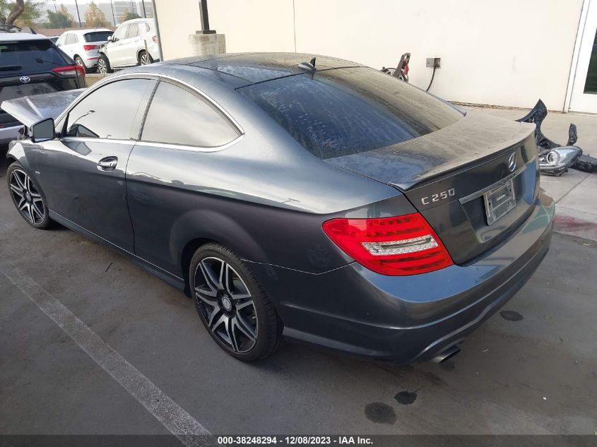 2013 MERCEDES-BENZ C 250 - WDDGJ4HBXDG080337
