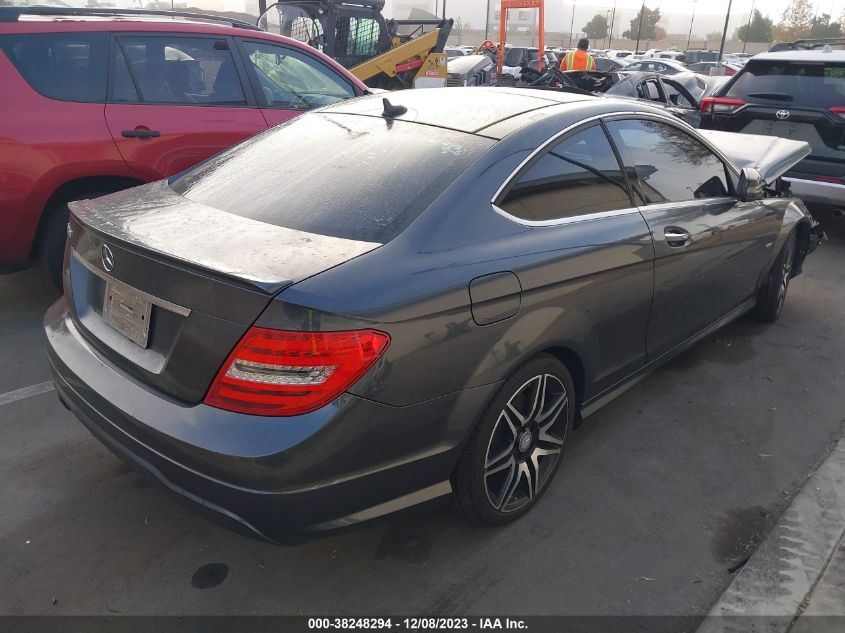 2013 MERCEDES-BENZ C 250 - WDDGJ4HBXDG080337