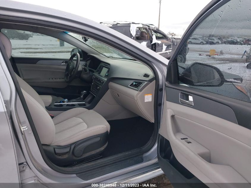 2017 HYUNDAI SONATA HYBRID SE - KMHE24L18HA047659