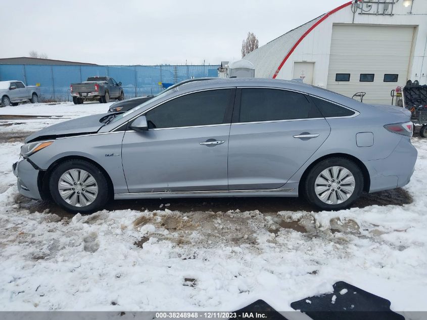 2017 HYUNDAI SONATA HYBRID SE - KMHE24L18HA047659