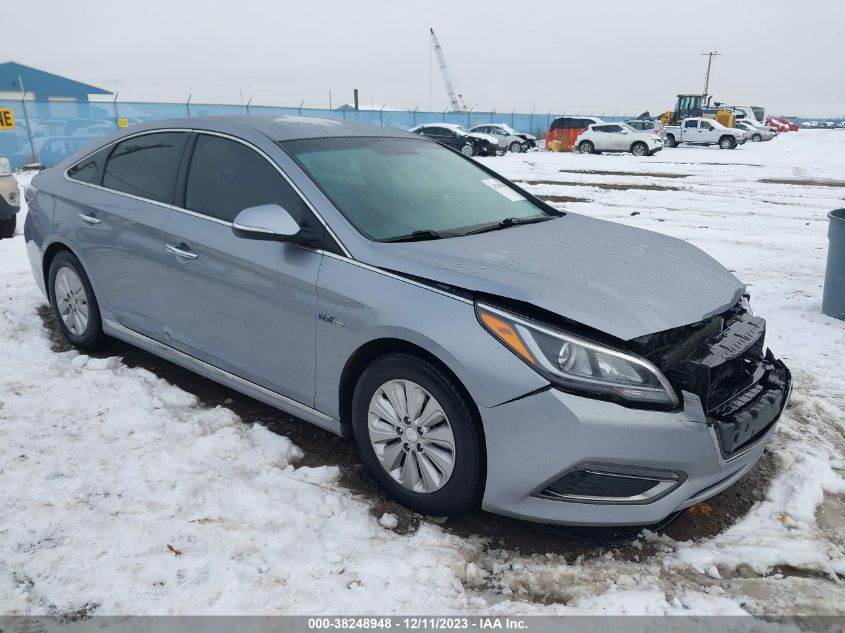 2017 HYUNDAI SONATA HYBRID SE - KMHE24L18HA047659