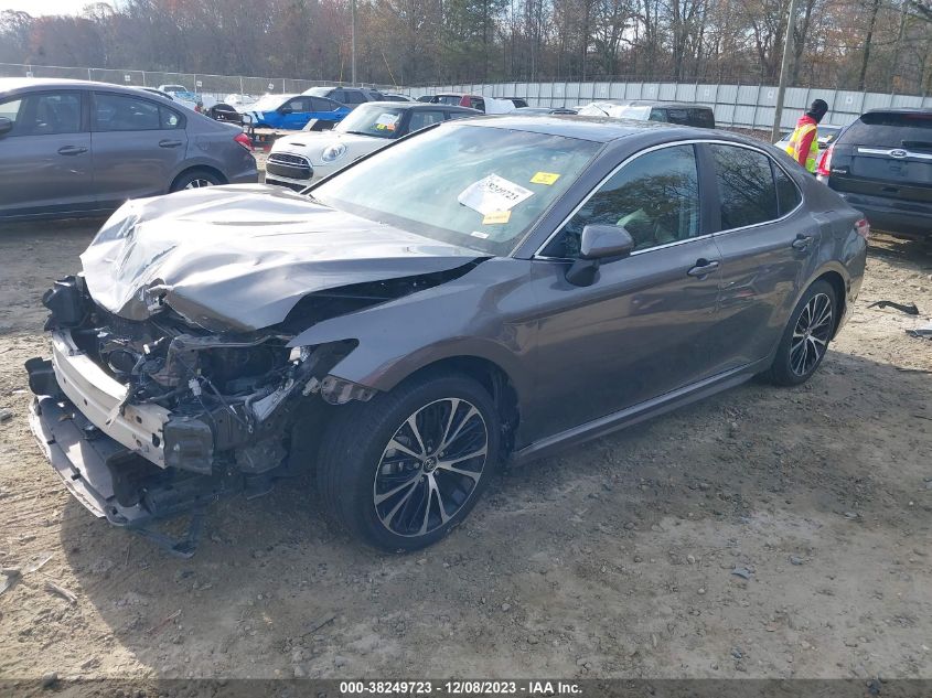 2018 TOYOTA CAMRY SE - 4T1B11HK6JU673155