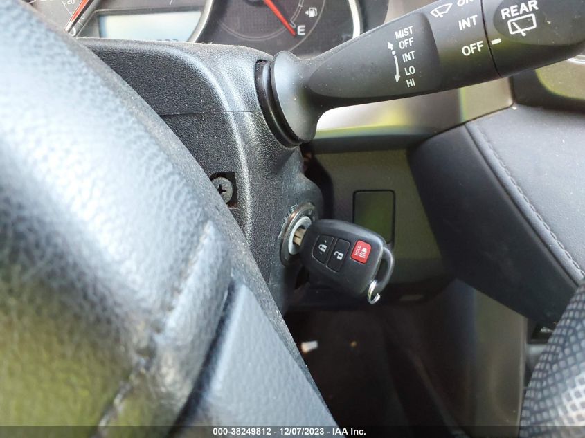 2015 TOYOTA RAV4 LE - JTMZFREV1FJ055395