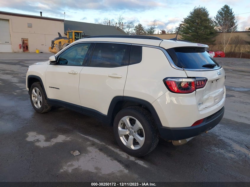 VIN 3C4NJDBB6KT593832 2019 JEEP COMPASS LATITUDE 4X4