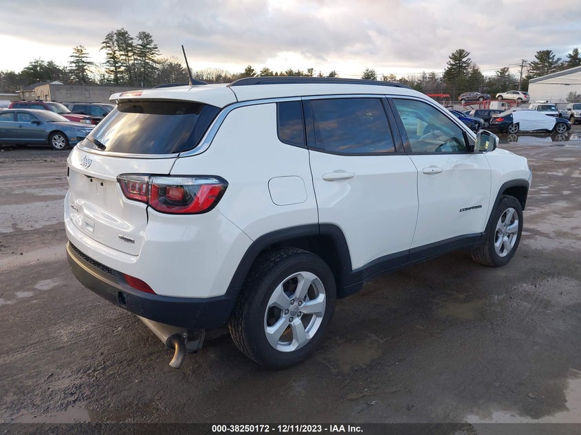 VIN 3C4NJDBB6KT593832 2019 JEEP COMPASS LATITUDE 4X4