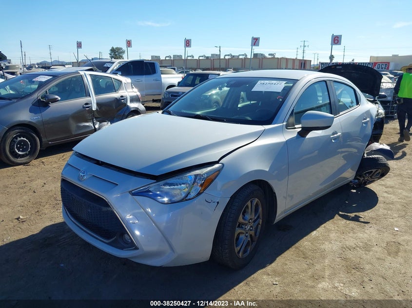 VIN 3MYDLBYV5KY511637 2019 TOYOTA YARIS L/LE/XLE
