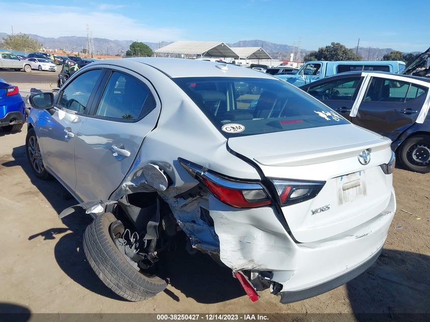 VIN 3MYDLBYV5KY511637 2019 TOYOTA YARIS L/LE/XLE