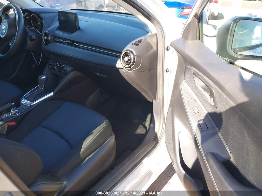 VIN 3MYDLBYV5KY511637 2019 TOYOTA YARIS L/LE/XLE