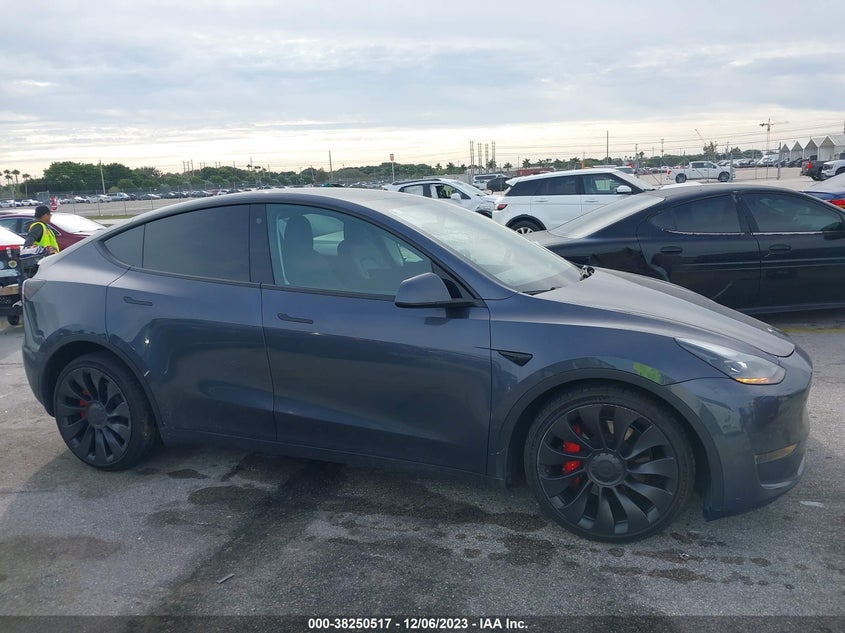 VIN 7SAYGDEF4NF538795 2022 TESLA MODEL Y