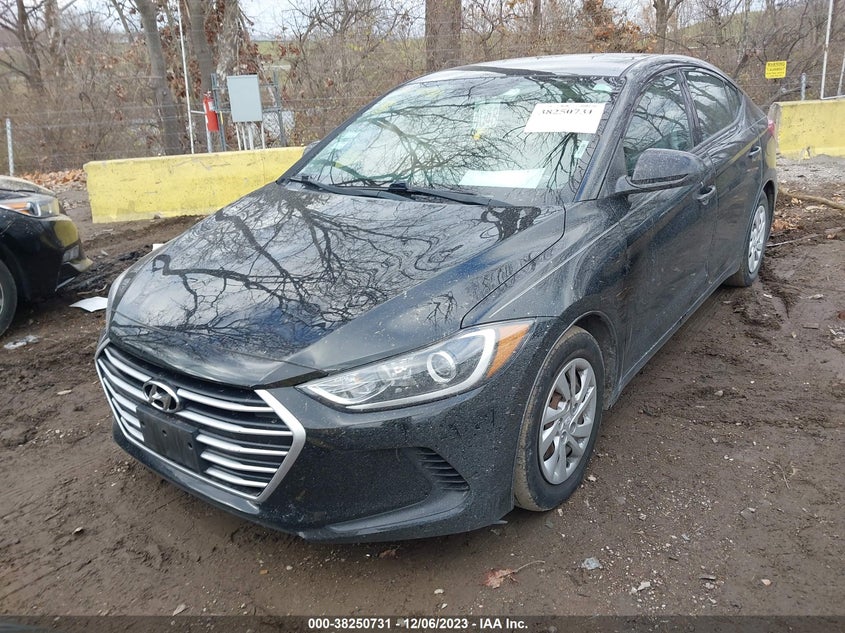VIN 5NPD74LFXJH403038 2018 HYUNDAI ELANTRA SE