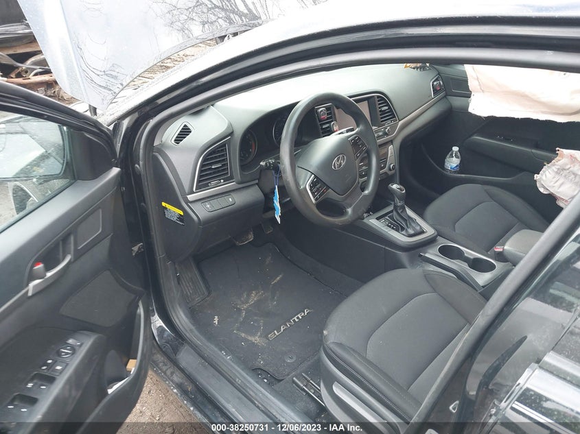 VIN 5NPD74LFXJH403038 2018 HYUNDAI ELANTRA SE