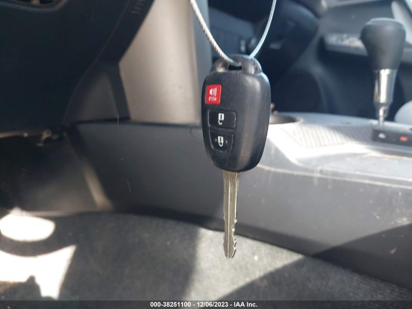 2015 TOYOTA RAV4 XLE - JTMWFREV8FD058568
