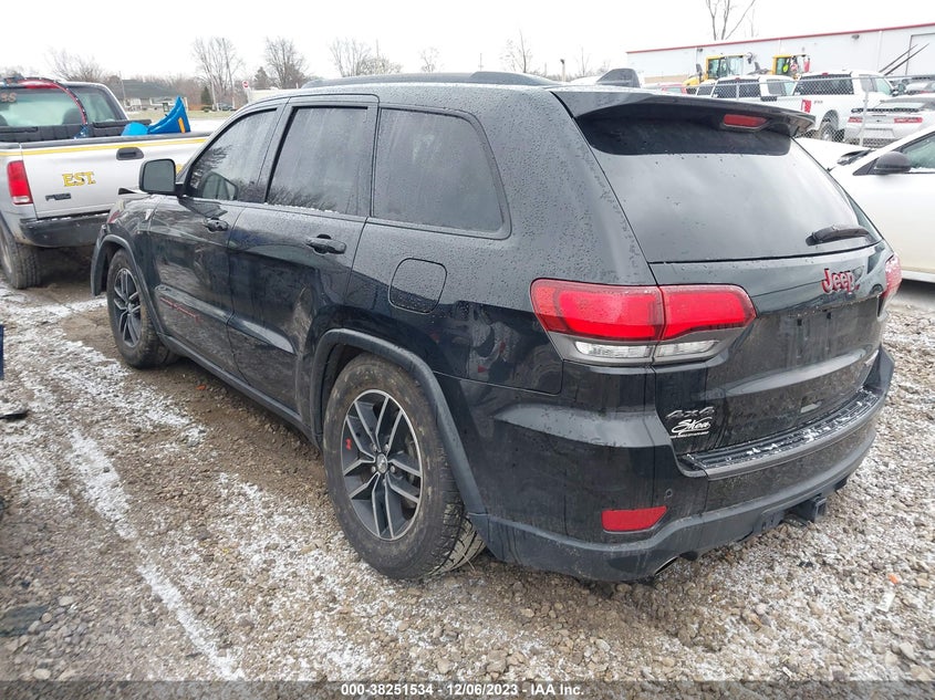 VIN 1C4RJFLG2HC905561 2017 JEEP GRAND CHEROKEE TRAILHAWK