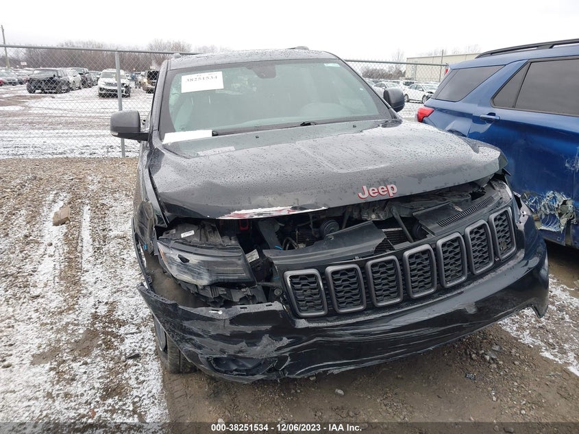 VIN 1C4RJFLG2HC905561 2017 JEEP GRAND CHEROKEE TRAILHAWK