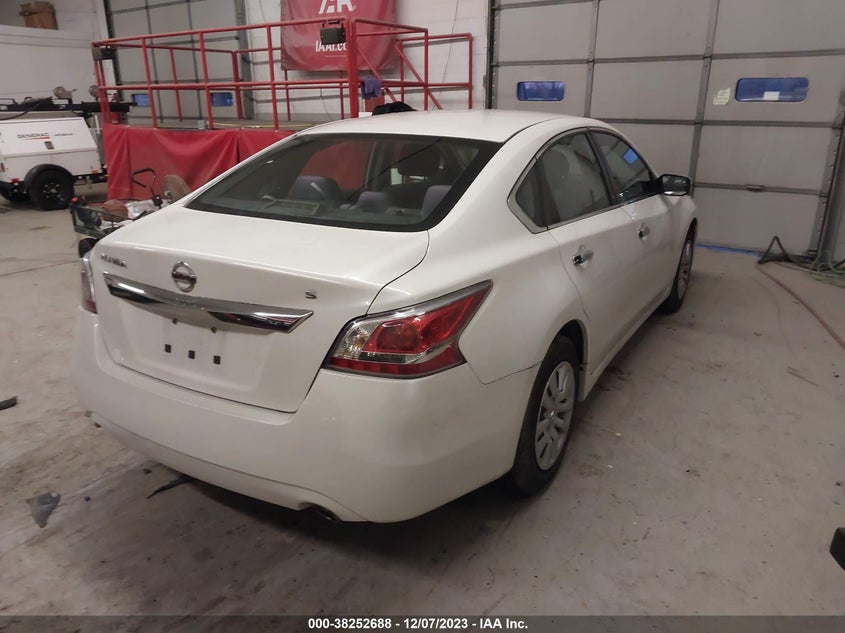 2015 NISSAN ALTIMA VIN: 1N4AL3AP1FC243886