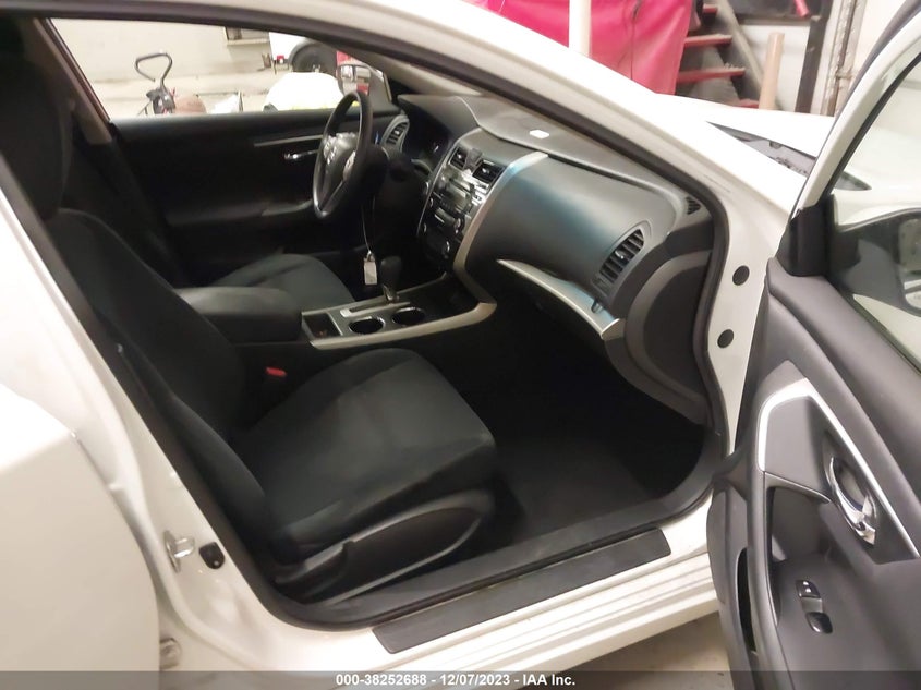 2015 NISSAN ALTIMA VIN: 1N4AL3AP1FC243886