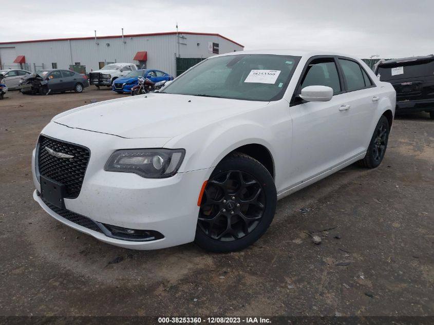 2C3CCAGGXKH659235 Chrysler 300 300S AWD 2