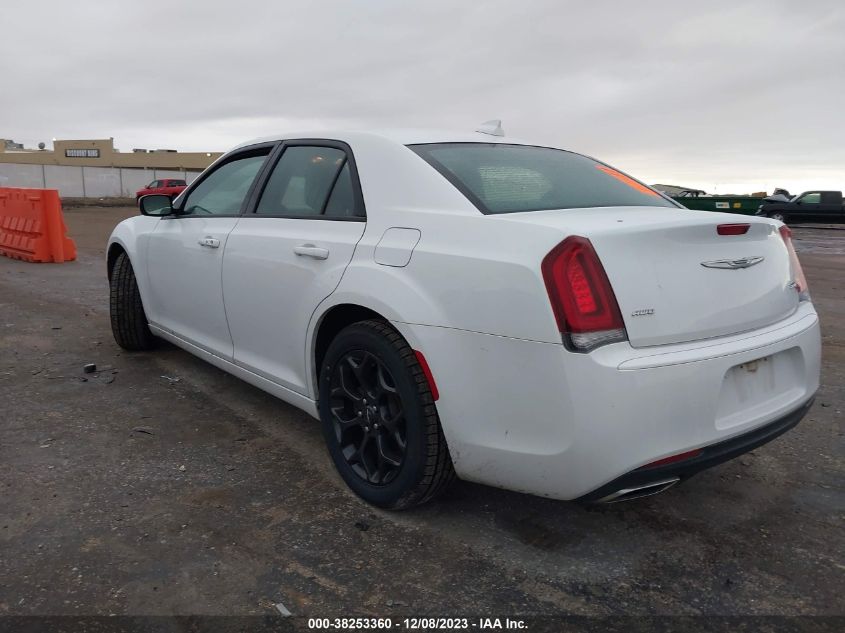 2C3CCAGGXKH659235 Chrysler 300 300S AWD 3