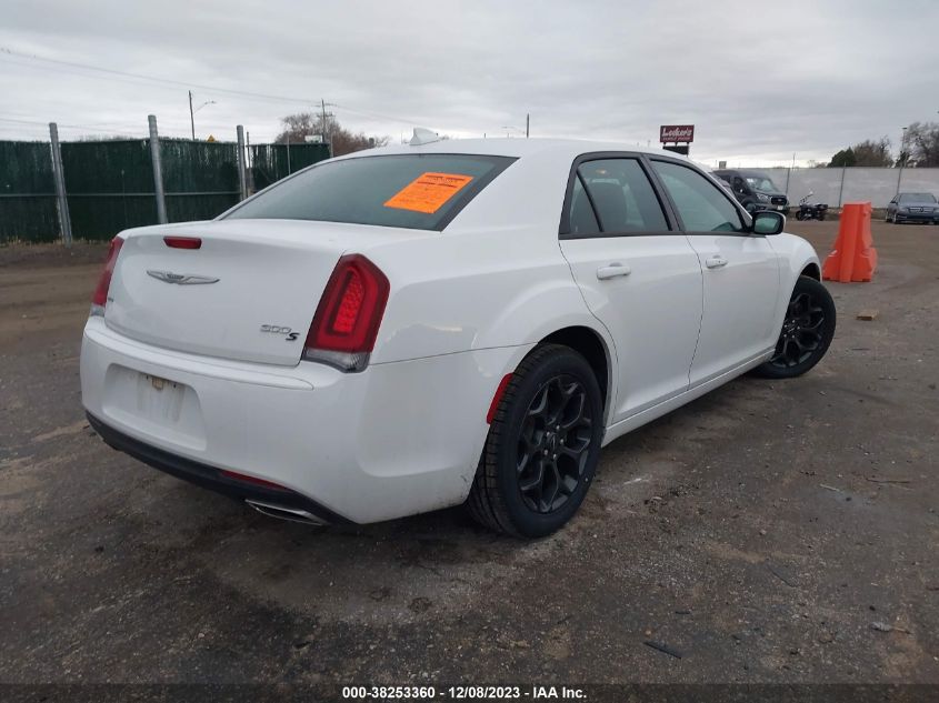 2C3CCAGGXKH659235 Chrysler 300 300S AWD 4