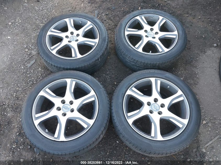 2013 VOLVO XC70 T6 - YV4902BZ1D1163638