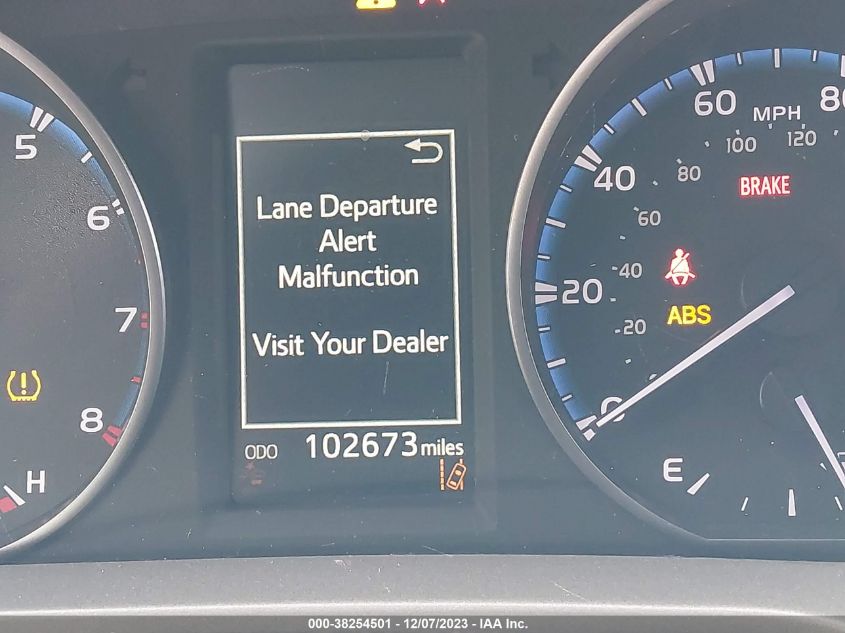 2018 TOYOTA RAV4 ADVENTURE/XLE - 2T3RFREV1JW806988