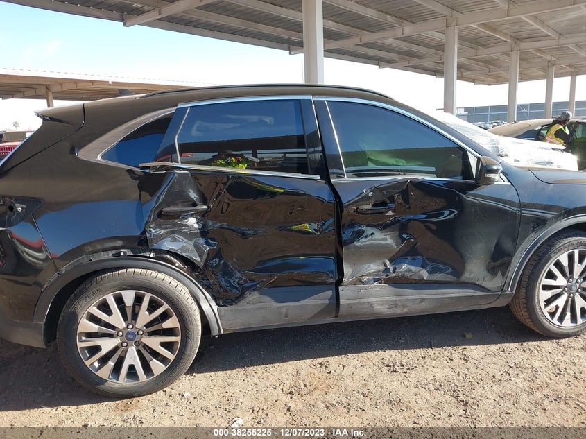VIN 1FMCU9J97LUB24956 2020 FORD ESCAPE TITANIUM