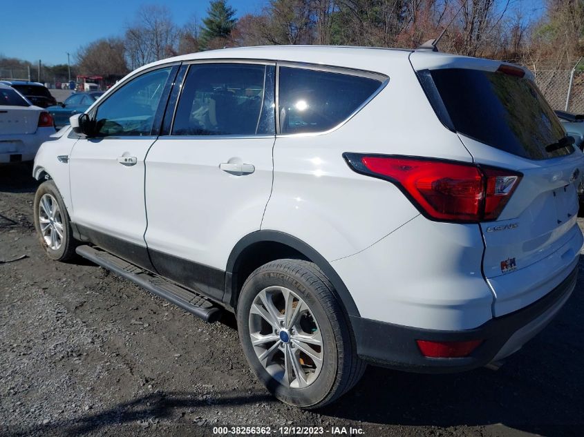 2019 FORD ESCAPE SE - 1FMCU9GD5KUB21922