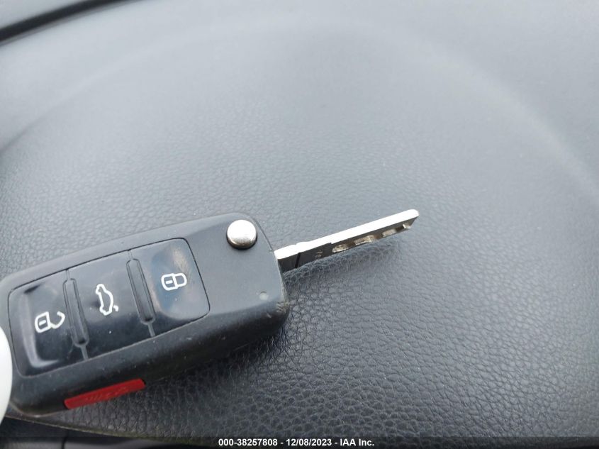 2013 VOLKSWAGEN EOS KOMFORT WVWBW8AH2DV008586