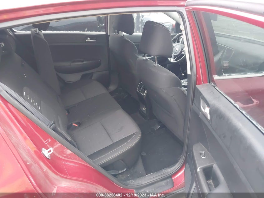 VIN KNDPMCAC2J7311015 2018 KIA SPORTAGE LX