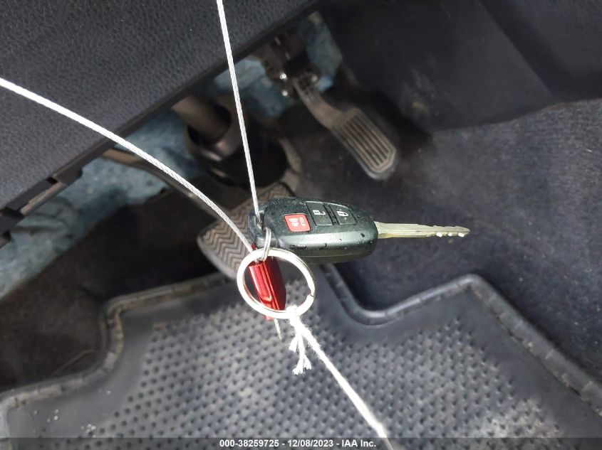 2013 TOYOTA RAV4 XLE - JTMWFREVXDD025584