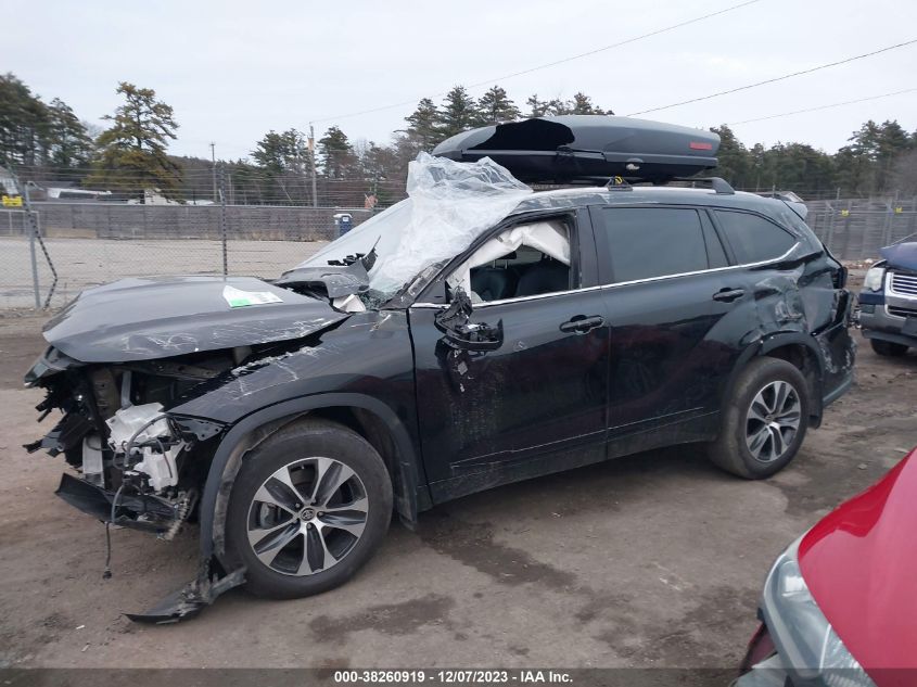 2022 TOYOTA HIGHLANDER XLE - 5TDGZRBH8NS582364