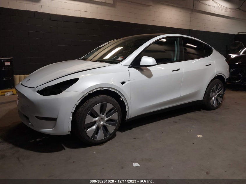 VIN 7SAYGDEE9PA117646 2023 TESLA MODEL Y