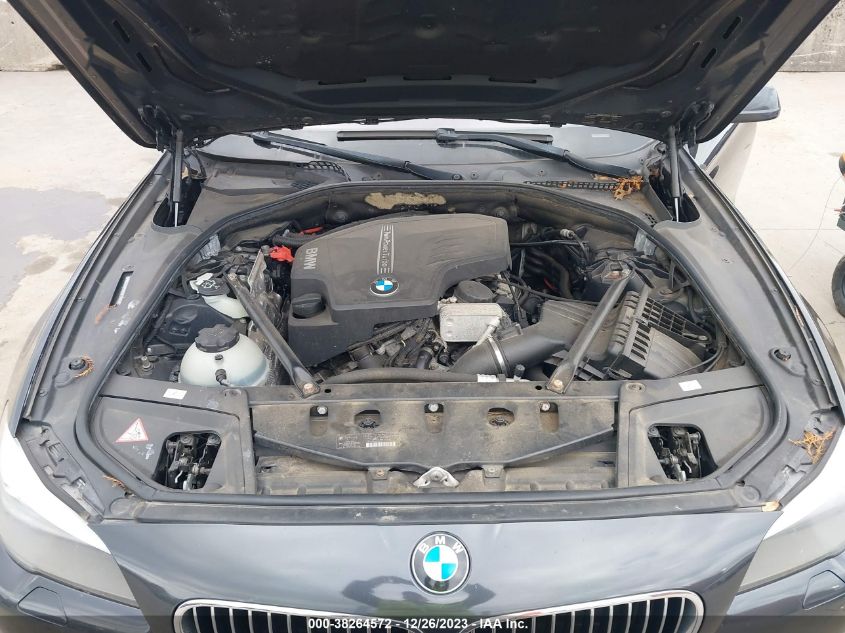 2013 BMW 528I XDRIVE - WBAXH5C59DDW15900