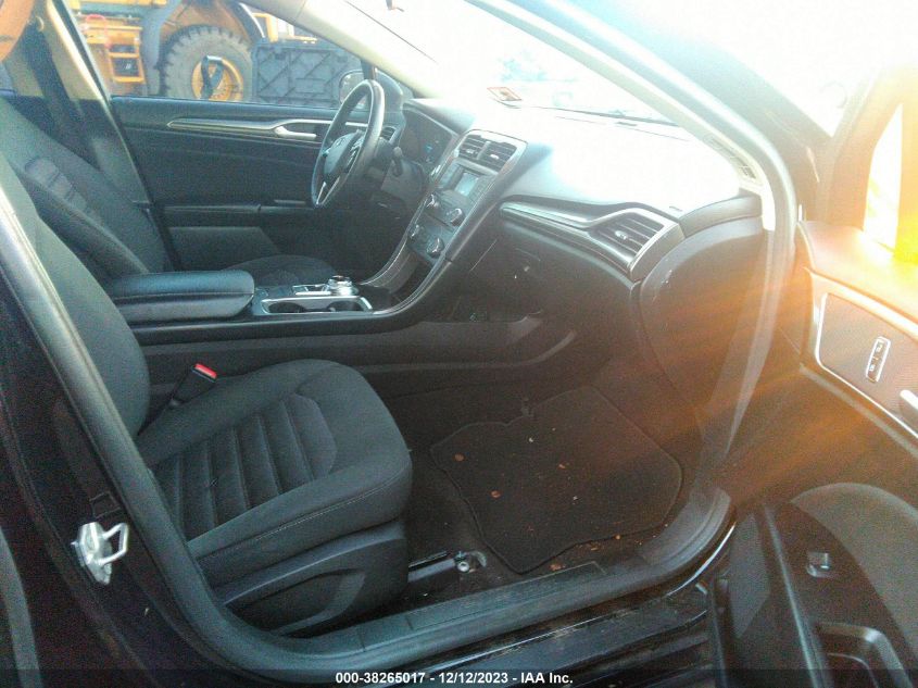2017 FORD FUSION S - 3FA6P0G72HR102619