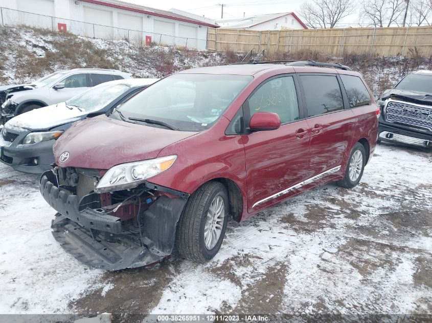 5TDYK3DC4CS259725 2012 TOYOTA SIENNA - Image 2