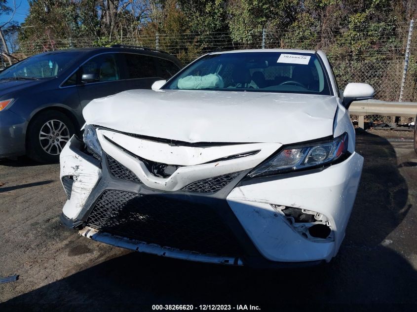 2018 TOYOTA CAMRY SE - 4T1B11HKXJU569736