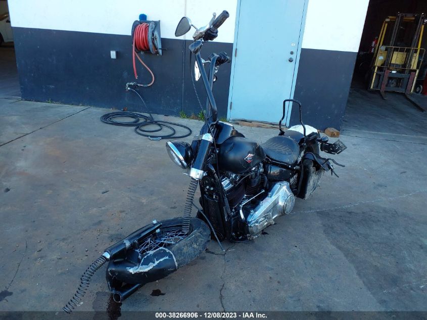 2019 HARLEY-DAVIDSON FLSL - 1HD1YDJ61KB056106
