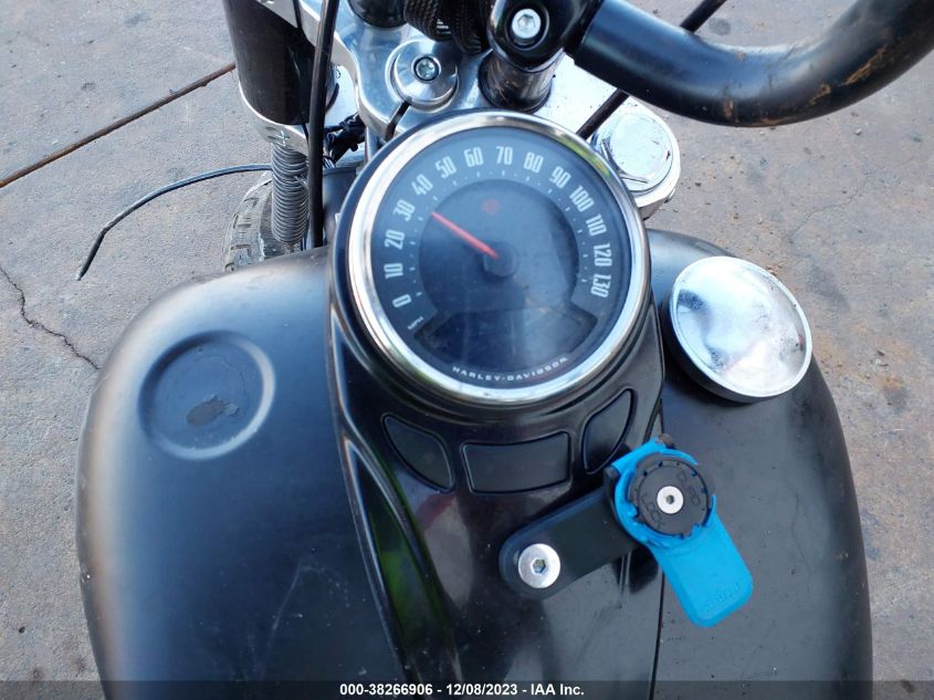 2019 HARLEY-DAVIDSON FLSL - 1HD1YDJ61KB056106