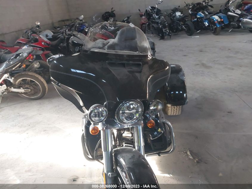 2015 HARLEY-DAVIDSON FLHTCUTG TRI GLIDE ULTRA 1HD1MAL13FB858254