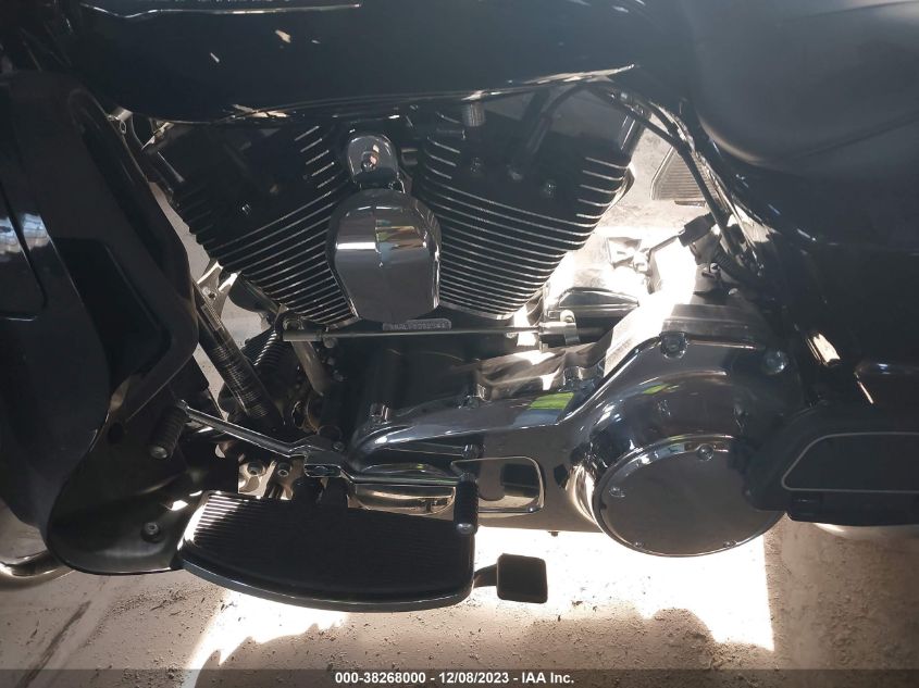 2015 HARLEY-DAVIDSON FLHTCUTG TRI GLIDE ULTRA 1HD1MAL13FB858254