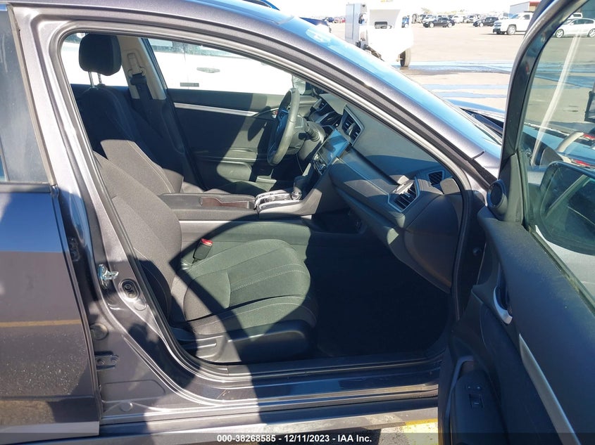 VIN 2HGFC2F77JH575132 2018 HONDA CIVIC EX