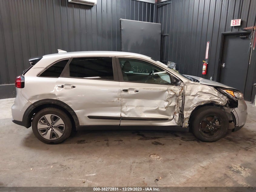 VIN KNDCB3LC9K5240815 2019 KIA NIRO FE