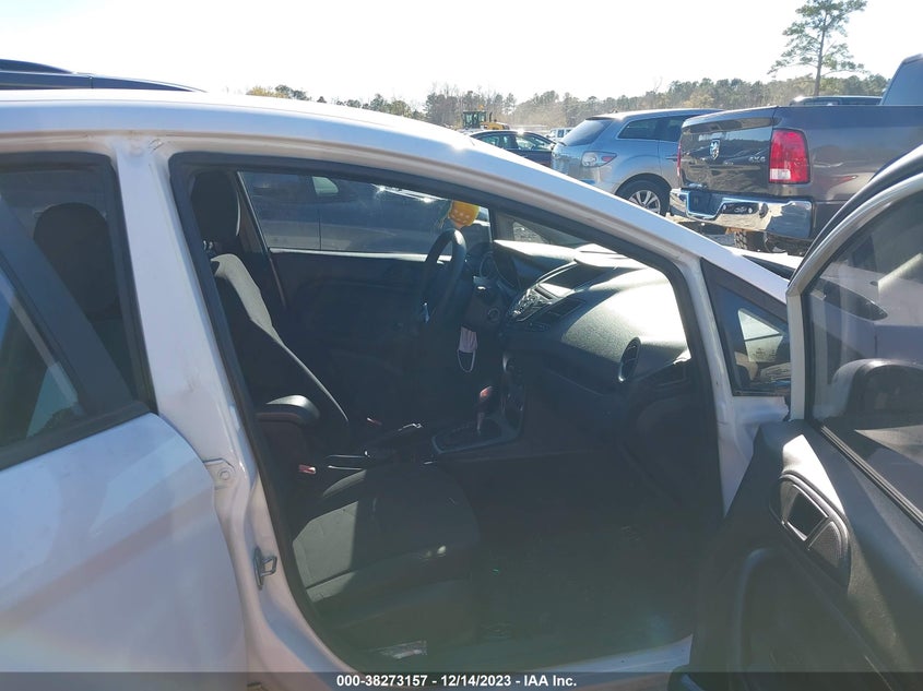 VIN 3FADP4EJ3JM145057 2018 FORD FIESTA SE