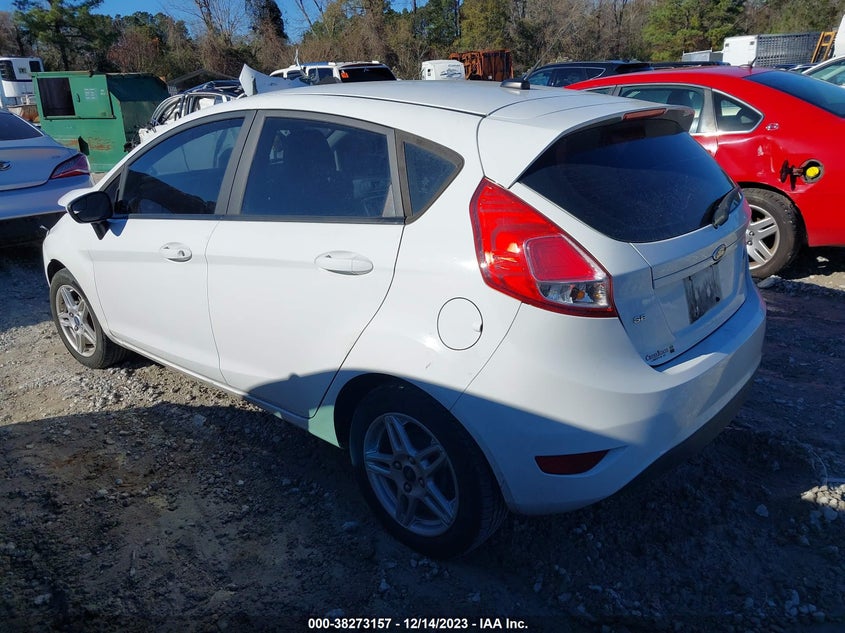 VIN 3FADP4EJ3JM145057 2018 FORD FIESTA SE