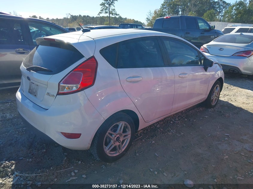 VIN 3FADP4EJ3JM145057 2018 FORD FIESTA SE