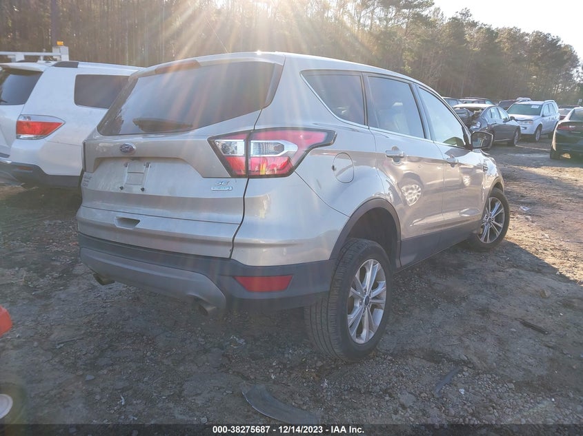 VIN 1FMCU0GD5HUD81595 2017 FORD ESCAPE SE