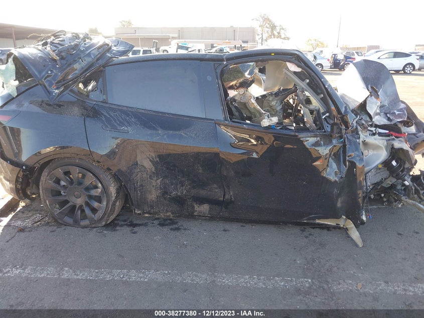 VIN 7SAYGAEEXPF928633 2023 TESLA MODEL Y