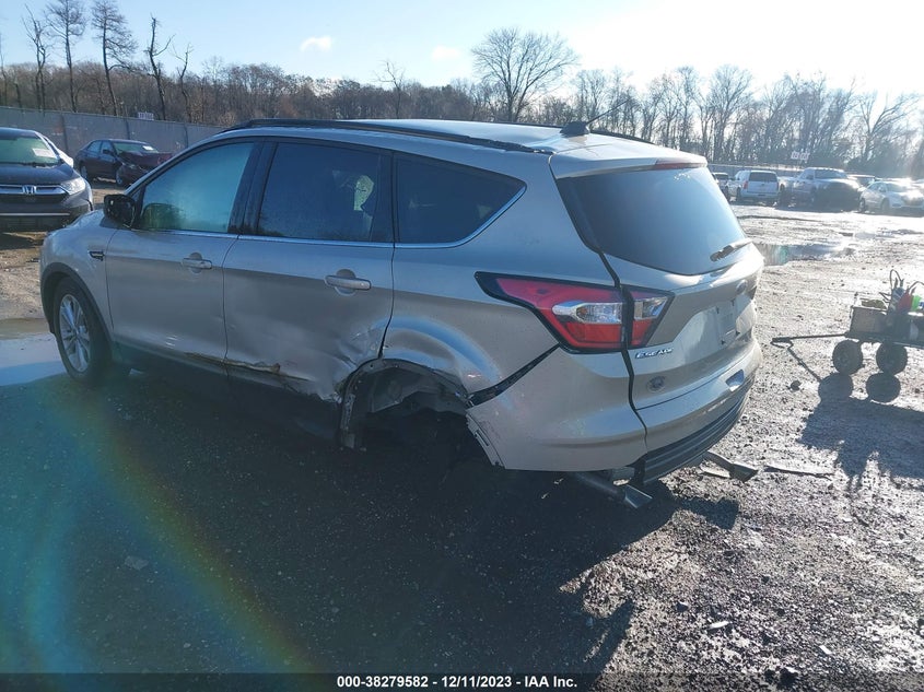 VIN 1FMCU0GD5JUD33651 2018 FORD ESCAPE SE