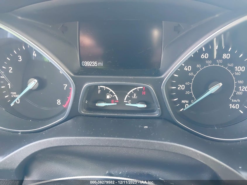 VIN 1FMCU0GD5JUD33651 2018 FORD ESCAPE SE