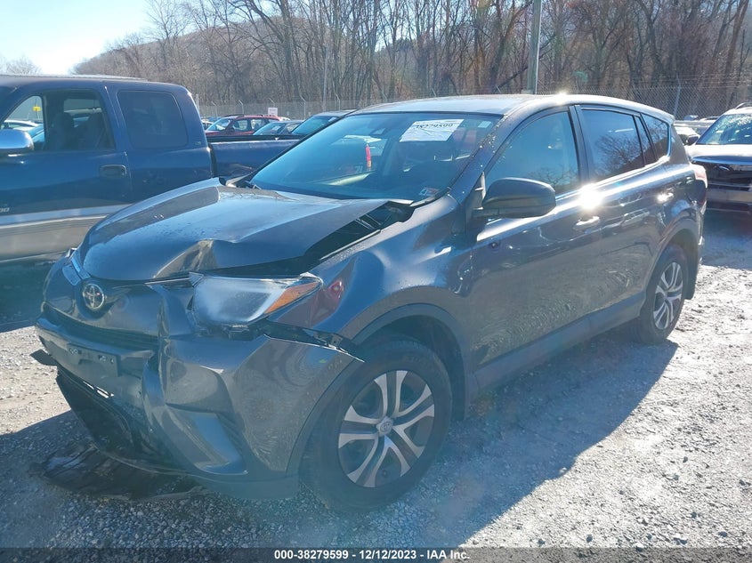 VIN JTMBFREV0JJ738828 2018 TOYOTA RAV4 LE